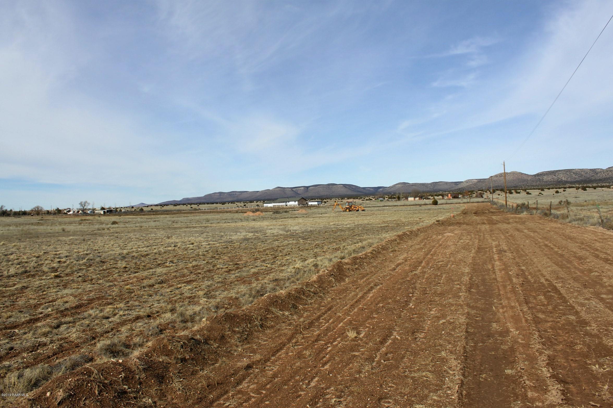 25580 North High Desert Road Paulden, AZ 86334 - Photo 9 of 18 a view of an ocean