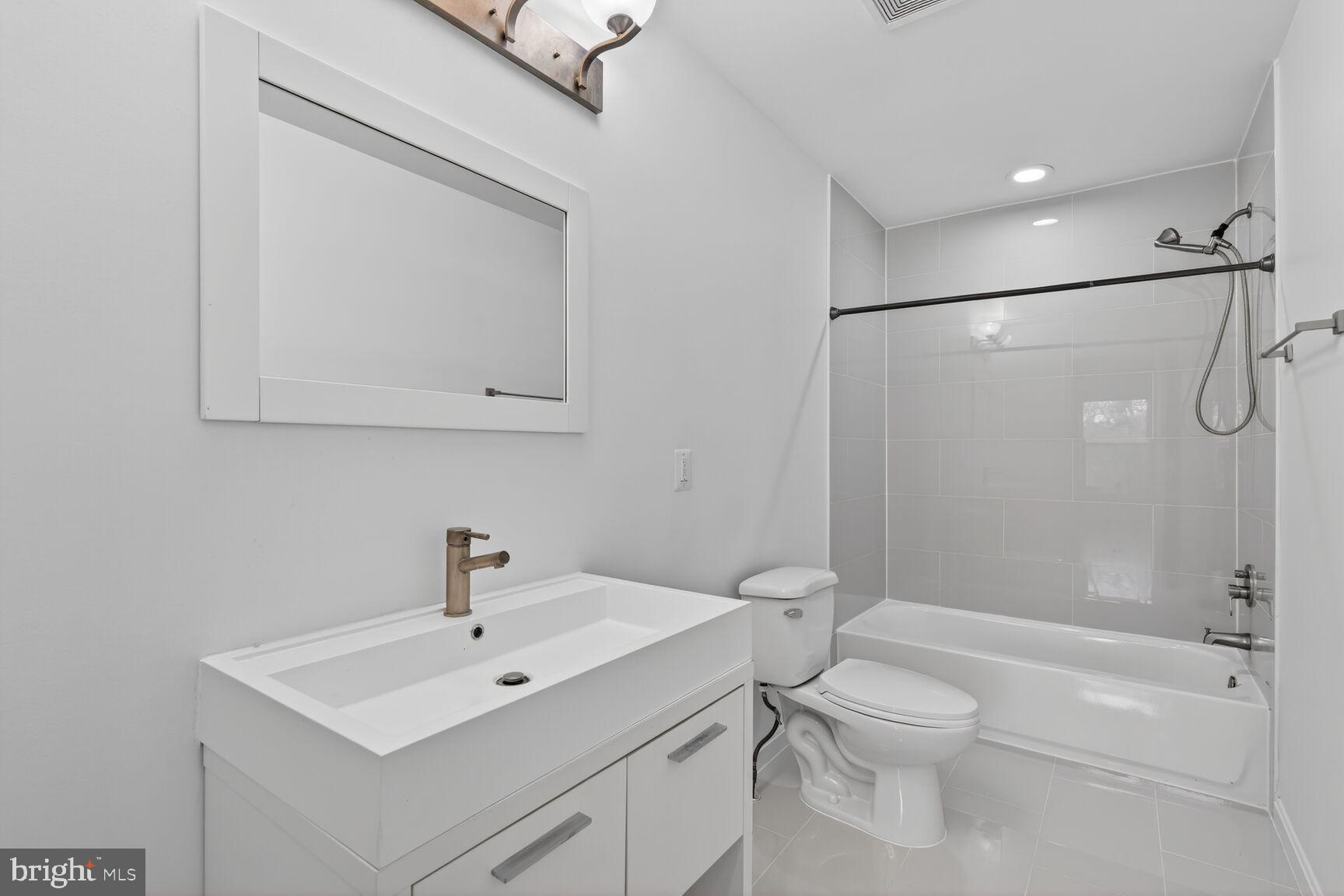 1242 Anacostia Road Southeast Washington, DC 20019 - Photo 13 of 25 Hall Bath 2