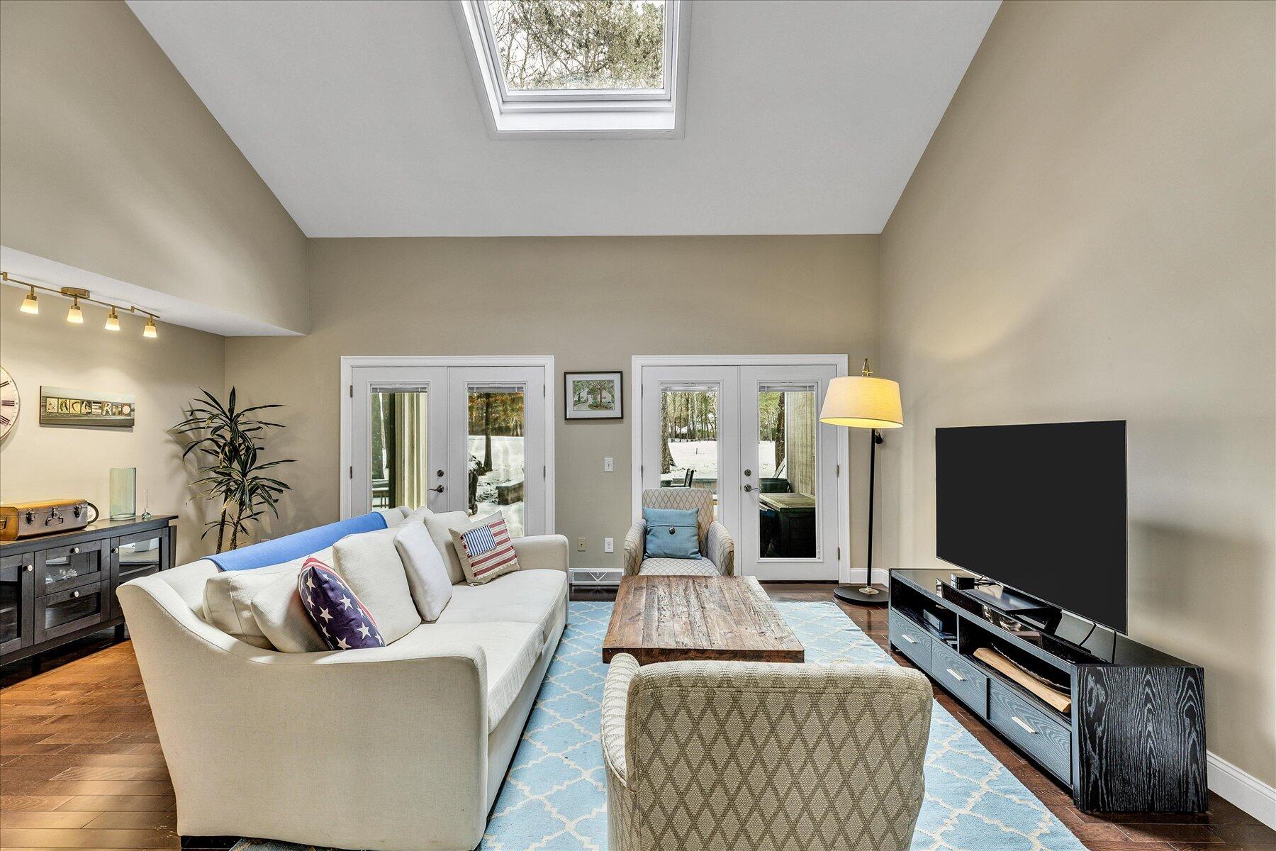 97 Walton Heath Way Mashpee, MA 02649 - Photo 4 of 50 Living Room