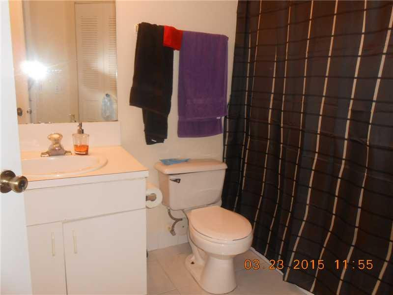 410 South Park Road, Unit 1106 Hollywood, FL 33021 - Photo 3 of 5 Bathroom