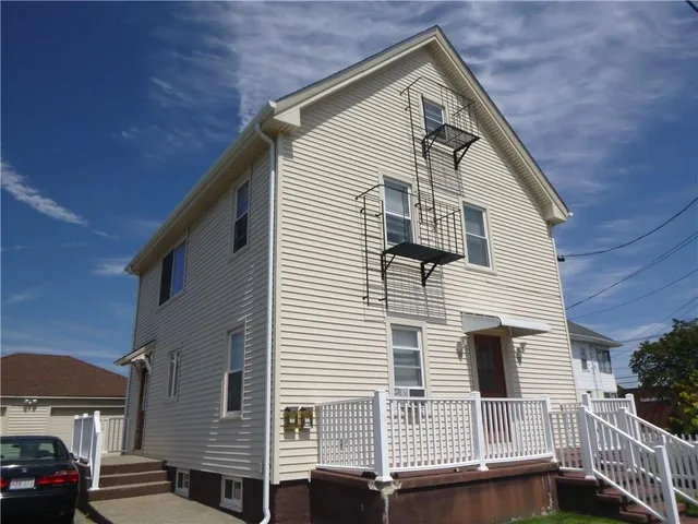 $1,700 | 50 Charpentier Avenue, Unit 1, Pawtucket, RI 02861