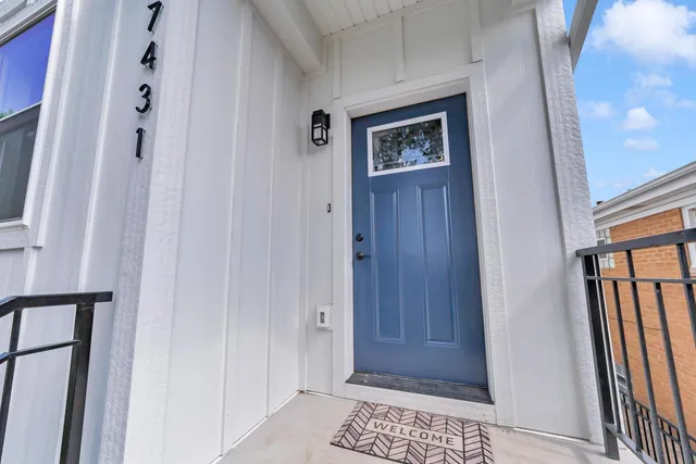 a view of front door with a door