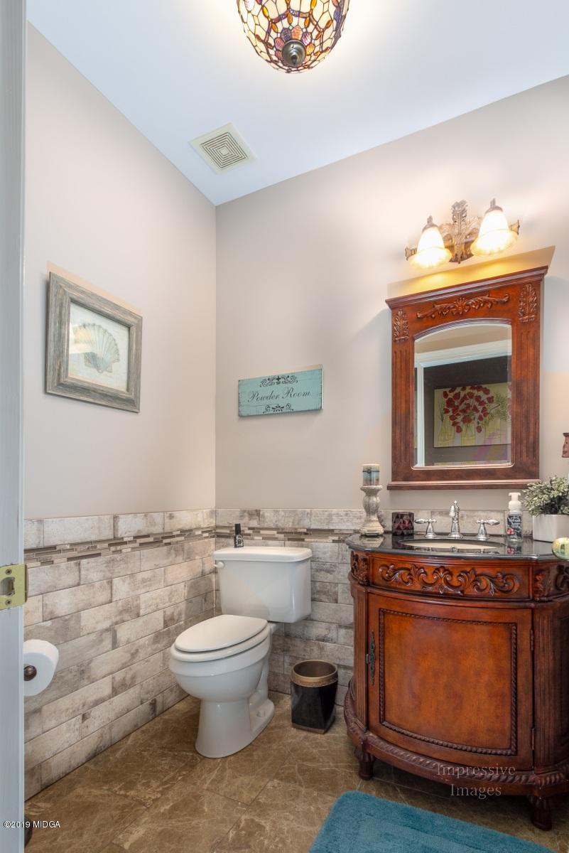 800 Pine Grove Church Road Culloden, GA 31016 - Photo 17 of 30 a bathroom with a toilet a sink and a mirror