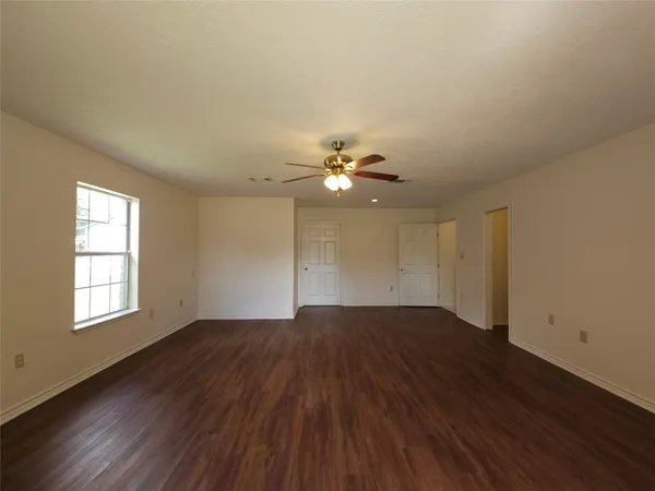 $2,060 | 418 Texas Street, Tomball, TX 77375