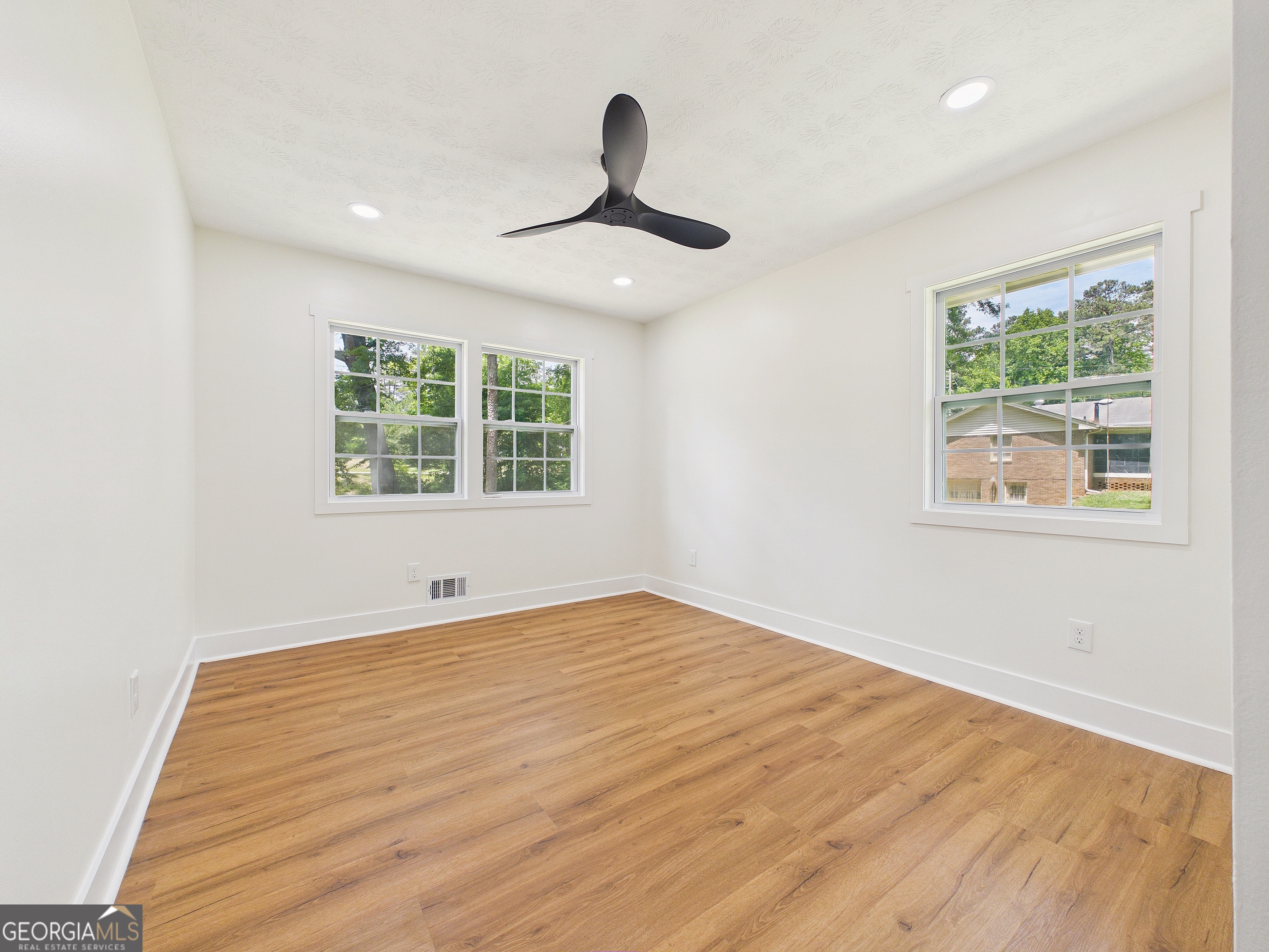 6740 Tell Road Fairburn, GA 30213 - Photo 22 of 35