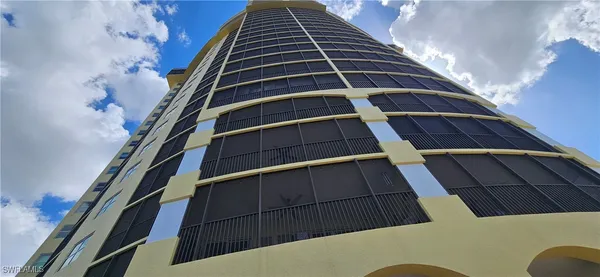 $2,300 | 2797 First Street, Unit 804, Fort Myers, FL 33916