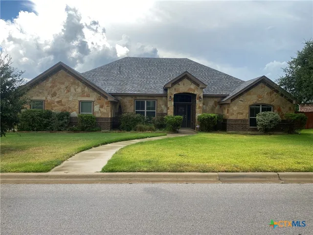 a front view of house with garage and yard