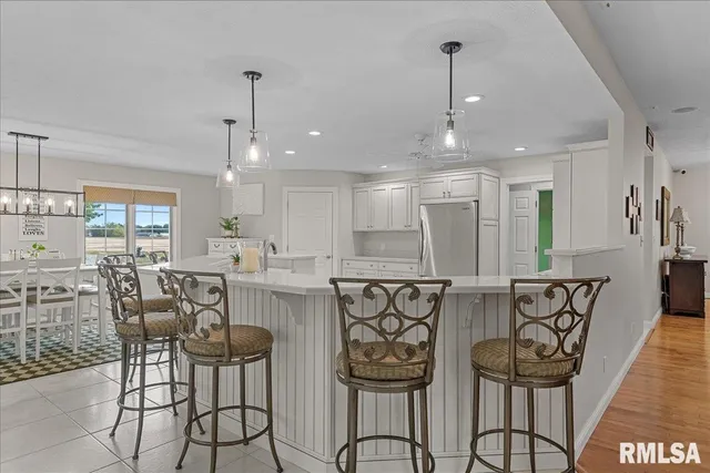 $499,900 | 28360 Quarton Road, Palmyra, IL 62674