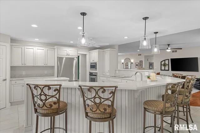 $499,900 | 28360 Quarton Road, Palmyra, IL 62674