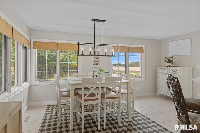 $499,900 | 28360 Quarton Road, Palmyra, IL 62674