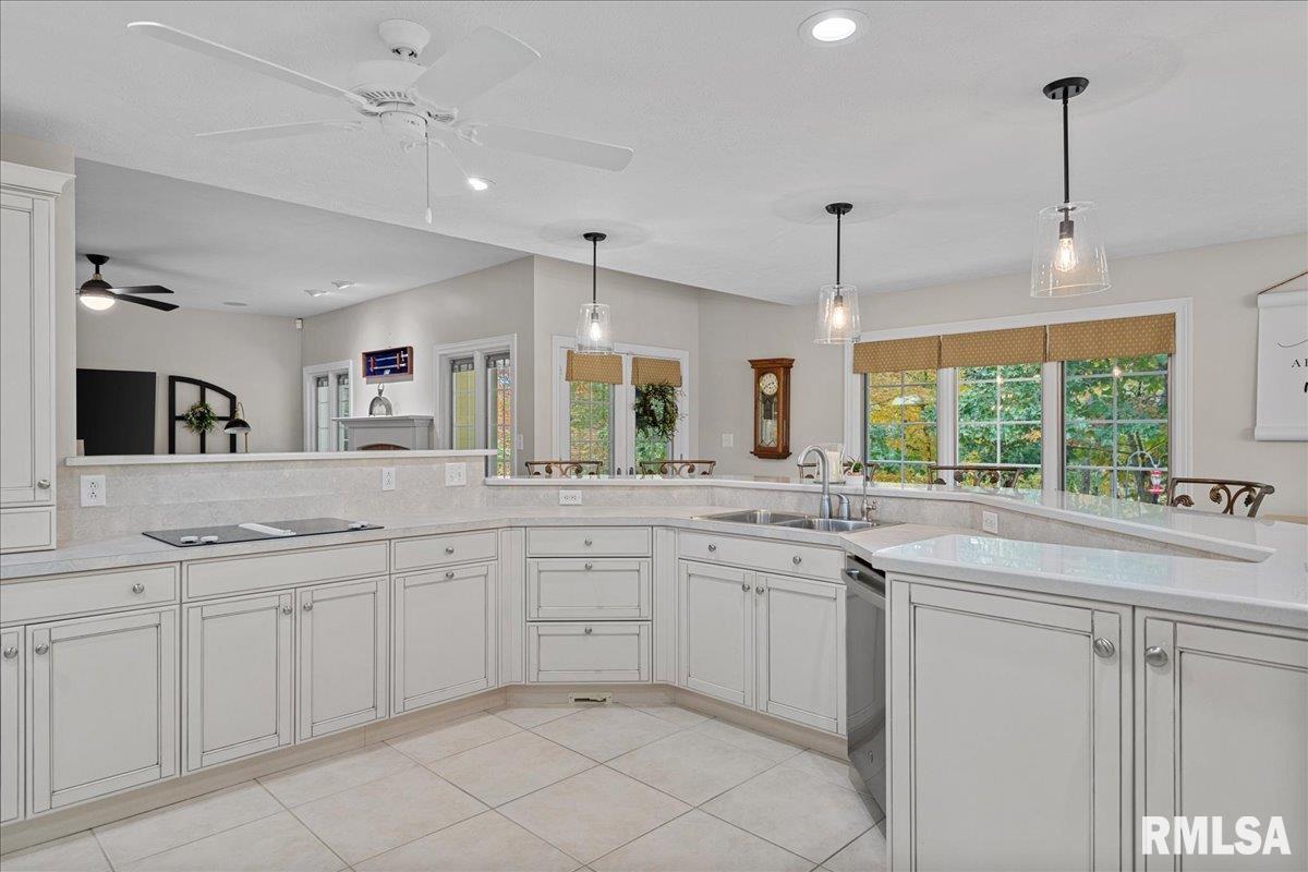 28360 Quarton Road Palmyra, IL 62674 - Photo 21 of 58