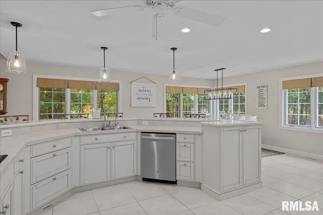 $499,900 | 28360 Quarton Road, Palmyra, IL 62674