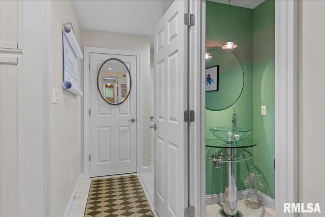 $499,900 | 28360 Quarton Road, Palmyra, IL 62674