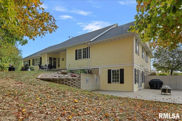 $499,900 | 28360 Quarton Road, Palmyra, IL 62674