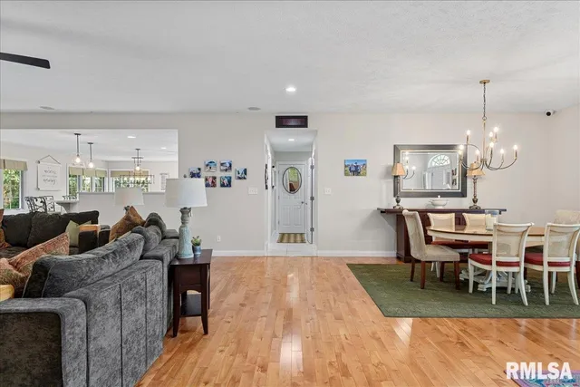 $499,900 | 28360 Quarton Road, Palmyra, IL 62674