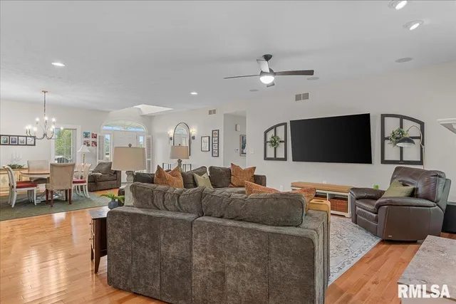 $499,900 | 28360 Quarton Road, Palmyra, IL 62674