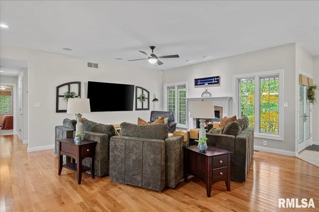 $499,900 | 28360 Quarton Road, Palmyra, IL 62674