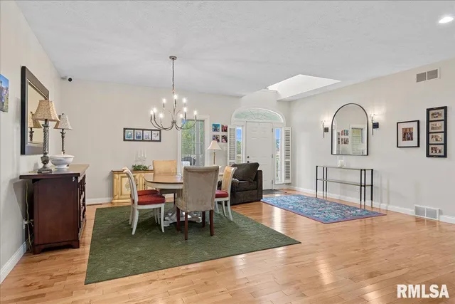 $499,900 | 28360 Quarton Road, Palmyra, IL 62674