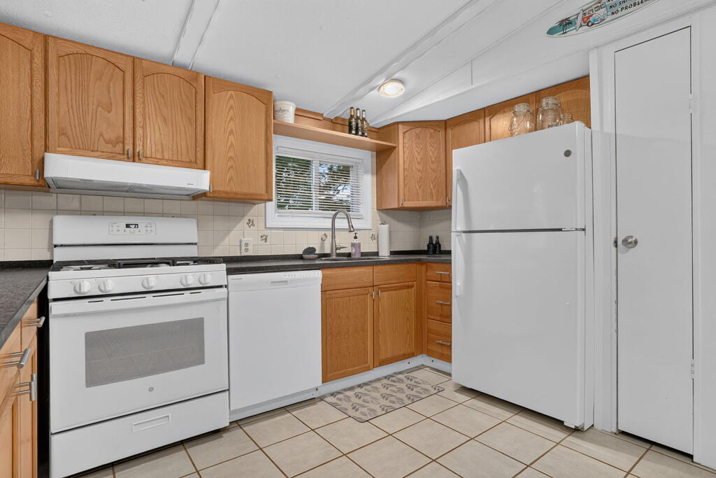 2410 Ridge Road Chincoteague, VA 23336 - Photo 15 of 37 Gallery Image 15