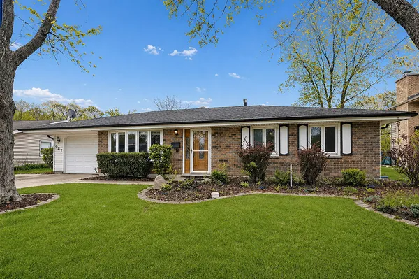 $400,000 | 927 Gregory Lane, Schaumburg, IL 60193