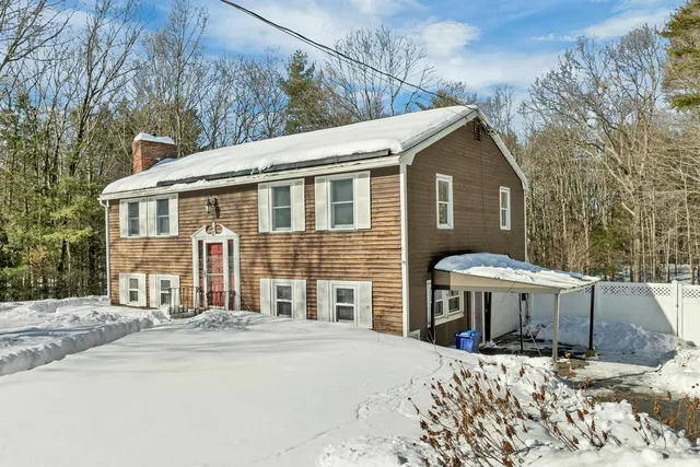 $459,900 | 2 Birch Drive, Newmarket, NH 03857