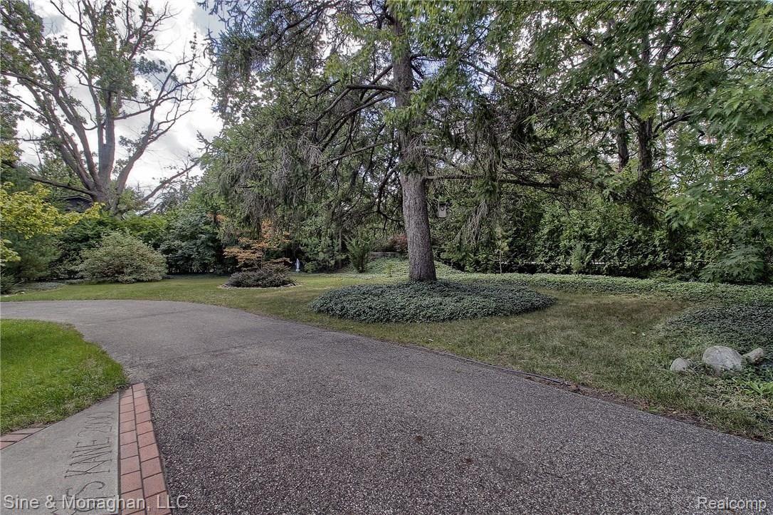 1823 River Road St. Clair, MI 48079 - Photo 2 of 47 2 - Front_Drive.jpg