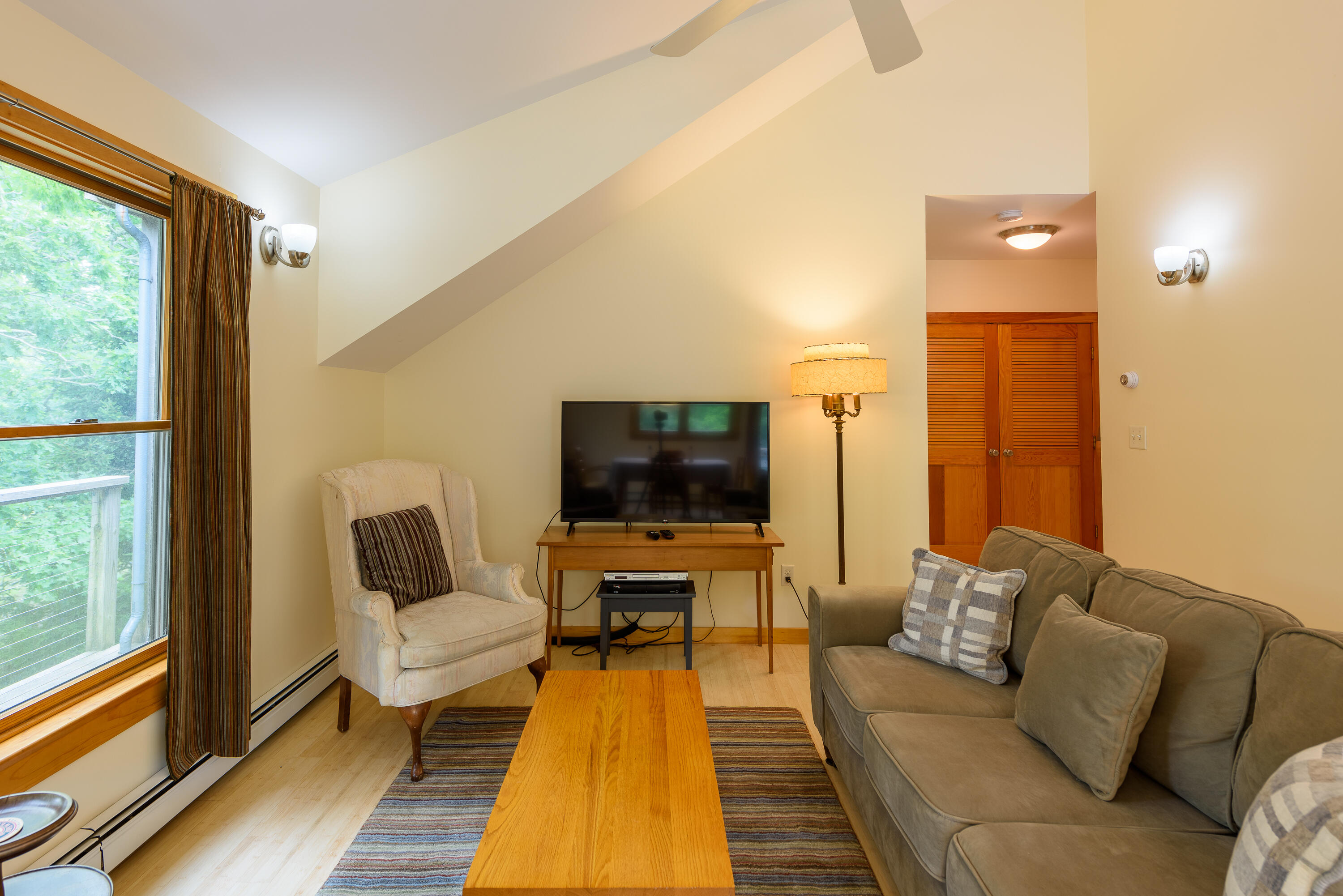 566 Scrubby Neck Road West Tisbury, MA 02568 - Photo 25 of 41 566 Scrubby Neck Rd-40