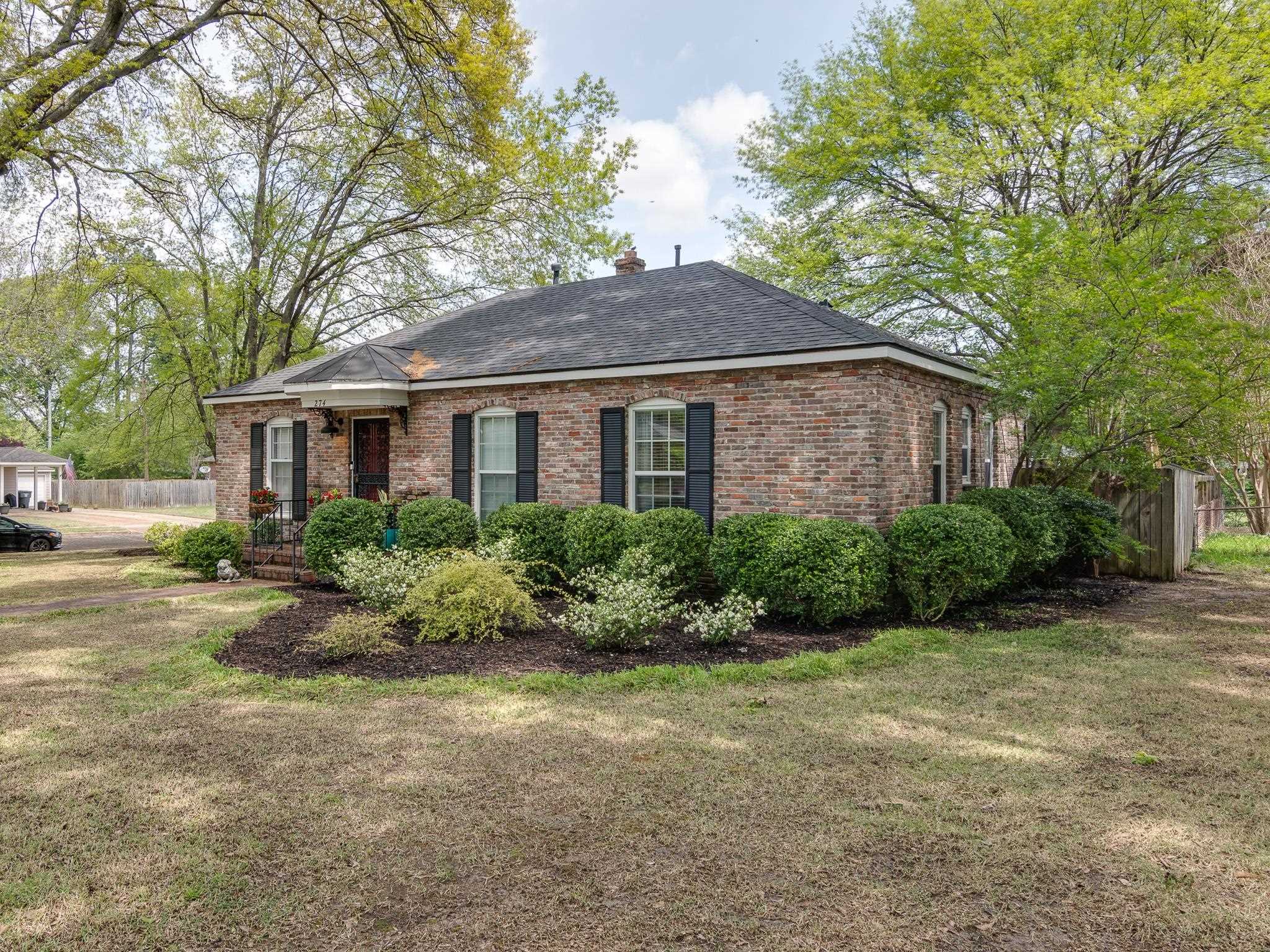 274 Montelo Road Memphis, TN 38120 - Photo 3 of 25 a front view of a house with a yard