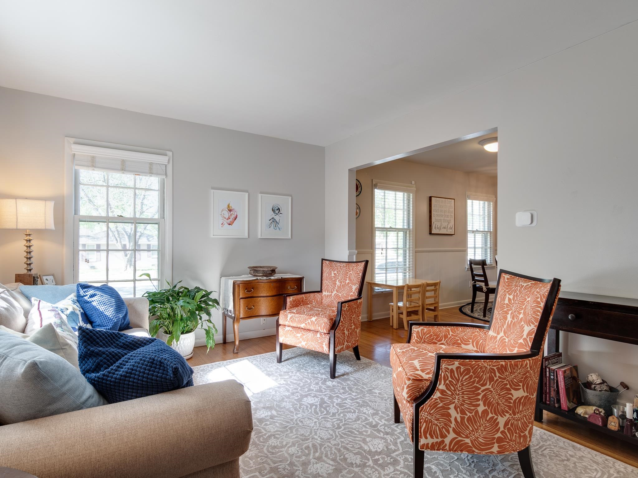 274 Montelo Road Memphis, TN 38120 - Photo 5 of 25 a living room with furniture and a window