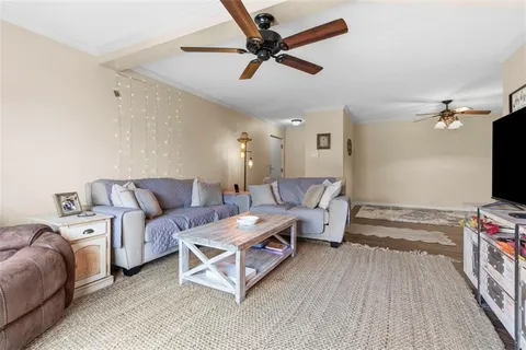 $144,900 | 732 Forest Green Drive, Coraopolis, PA 15108