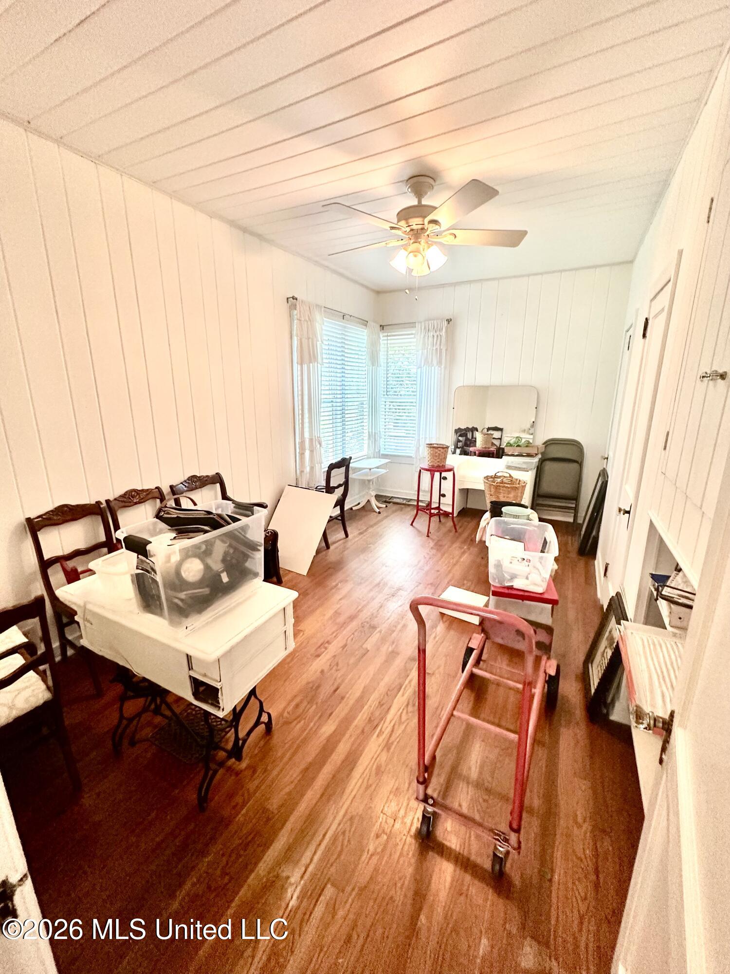 512 West Minnesota Street Brookhaven, MS 39601 - Photo 12 of 19 Second bedroom
