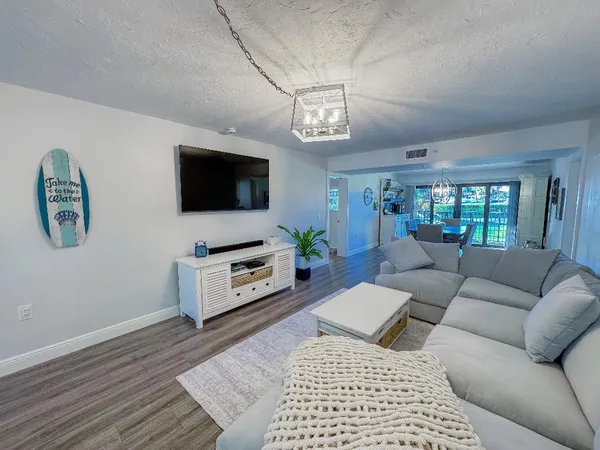 $549,000 | 901 Seafarer Circle, Unit 101, Jupiter, FL 33477