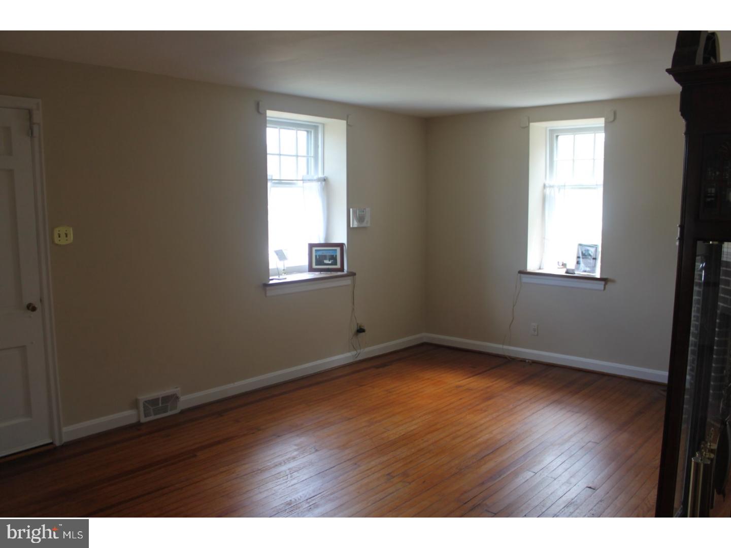 137 Haverford Road Folsom, PA 19033 - Photo 6 of 21 Living Room