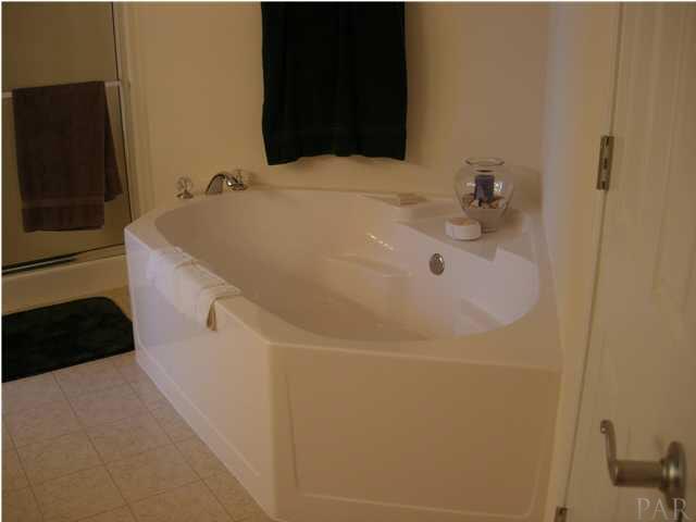Master Garden Tub
