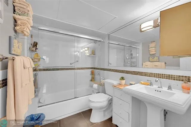 $374,500 | 1920 Northeast 1st Terrace, Unit H212, Wilton Manors, FL 33305