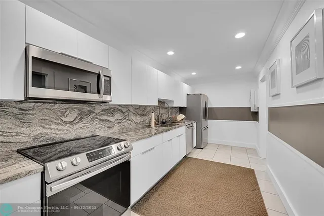 $374,500 | 1920 Northeast 1st Terrace, Unit H212, Wilton Manors, FL 33305