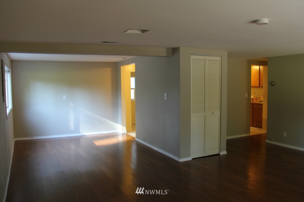 11620 Southeast 180th Street Renton, WA 98058 - Photo 3 of 14 Gallery Image 3
