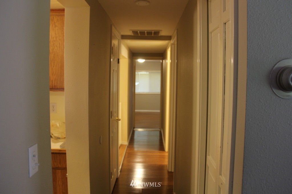 11620 Southeast 180th Street Renton, WA 98058 - Photo 5 of 14 Gallery Image 5