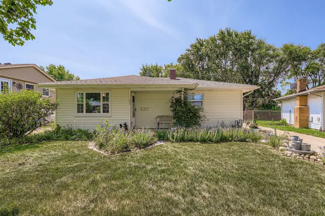 $340,000 | 963 South Fletcher Drive, Wheeling, IL 60090