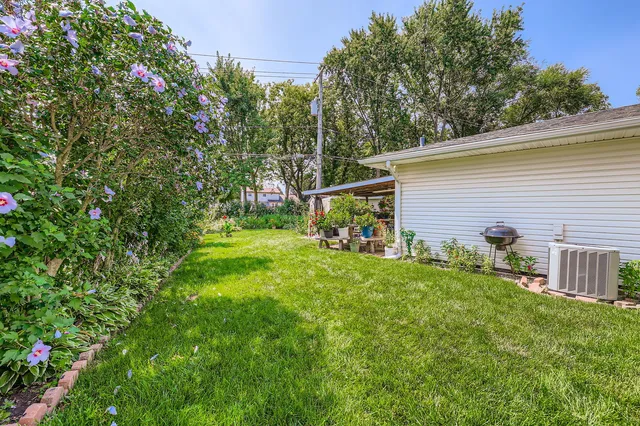 $340,000 | 963 South Fletcher Drive, Wheeling, IL 60090