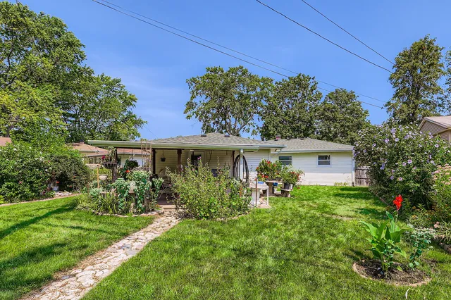 $340,000 | 963 South Fletcher Drive, Wheeling, IL 60090