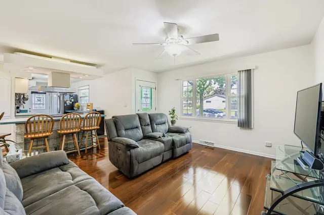 $340,000 | 963 South Fletcher Drive, Wheeling, IL 60090