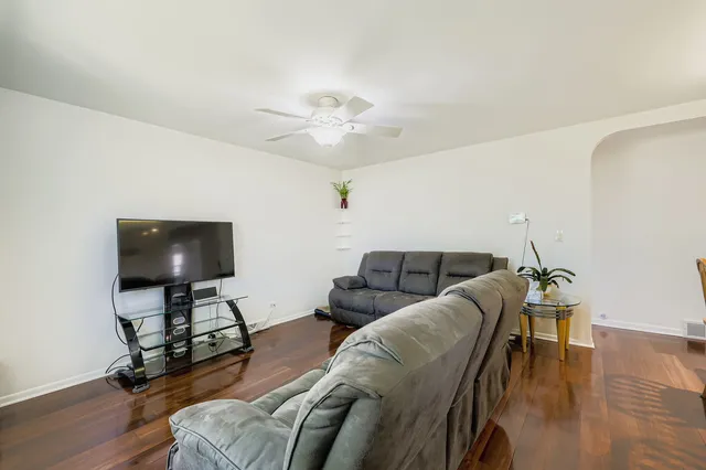 $340,000 | 963 South Fletcher Drive, Wheeling, IL 60090