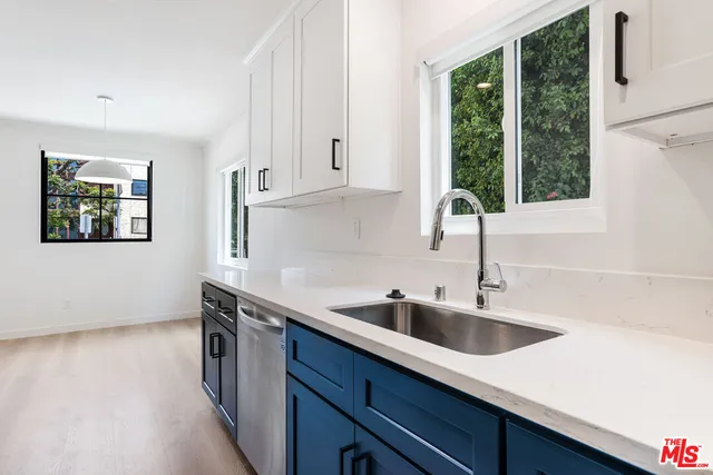 $4,495 | 527 South Barrington Avenue, Unit 8, Los Angeles, CA 90049