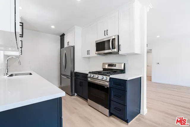 $4,495 | 527 South Barrington Avenue, Unit 8, Los Angeles, CA 90049