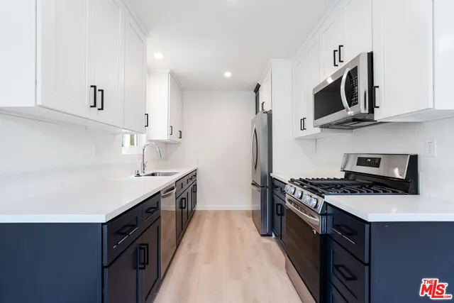 $4,495 | 527 South Barrington Avenue, Unit 8, Los Angeles, CA 90049