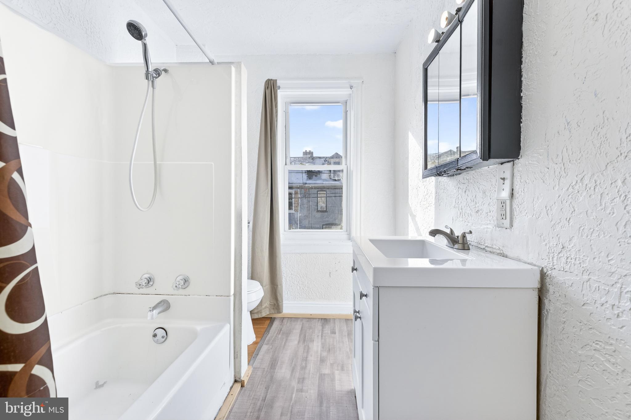 635 1st Street Lancaster, PA 17603 - Photo 17 of 32 a bathroom with a tub sink and mirror