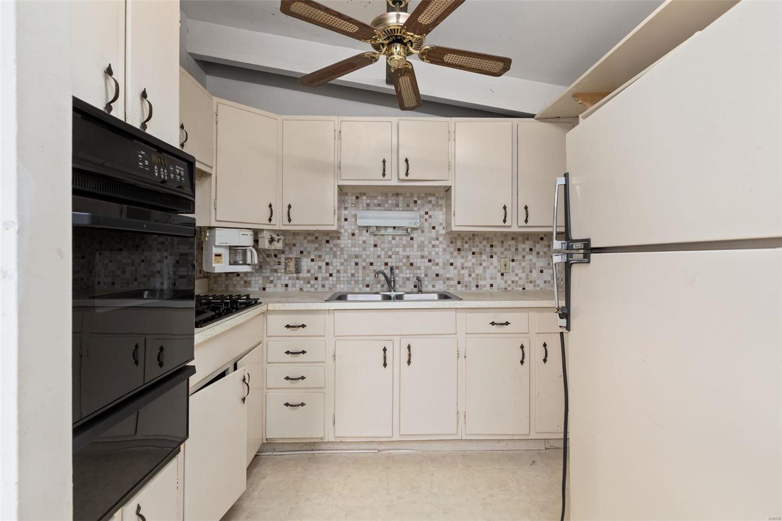 402 Whitehall Drive Manchester, MO 63021 - Photo 4 of 30