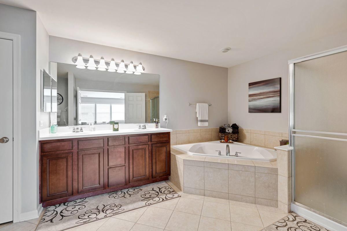 3001 Wagon Road Elgin, IL 60124 - Photo 16 of 39 a bathroom with a sink a mirror and bathtub