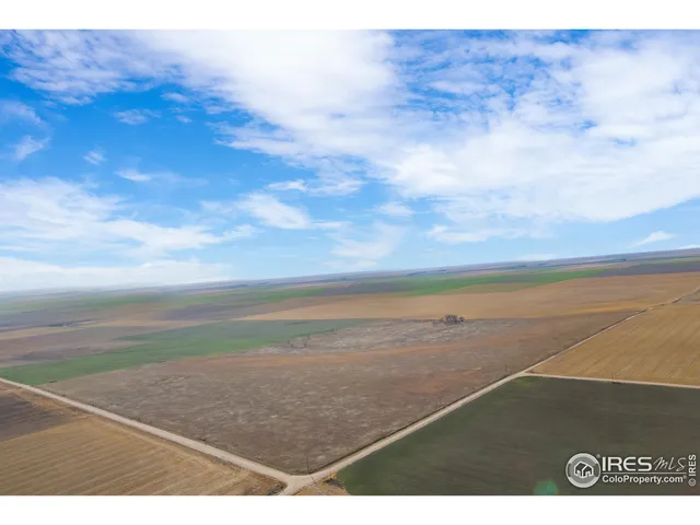 a view of an outdoor space and tv